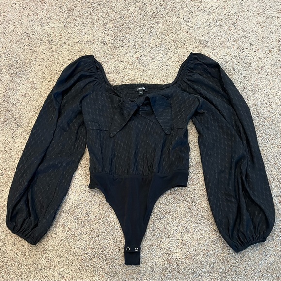 Express Tops - Black Express balloon sleeve bodysuit